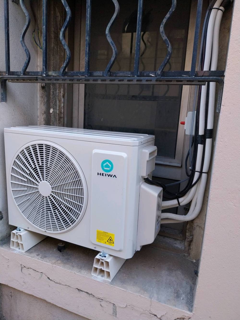 Climatisation-exterieure-fenetre