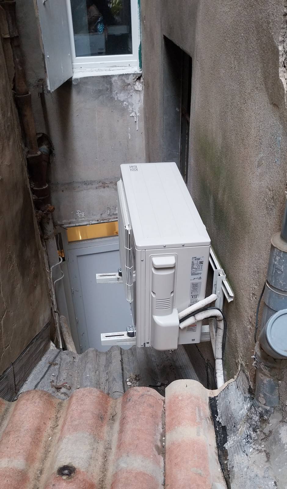 Climatisation-exterieure-fenetre-porte